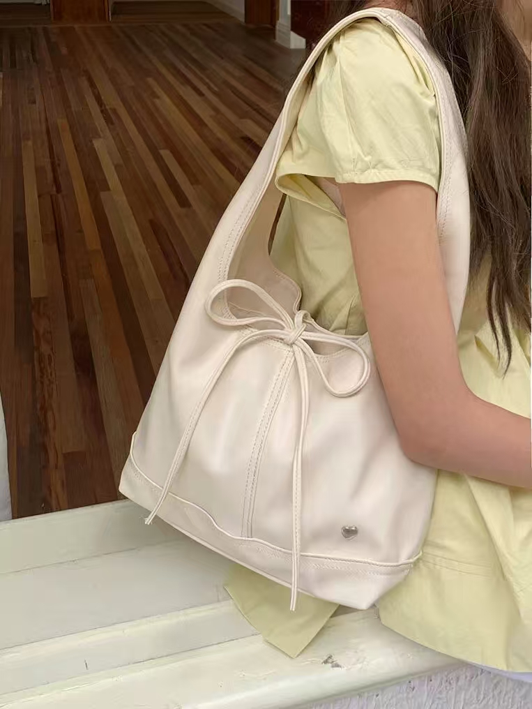 2025 Korean version of a niche commuter handbag - versatile casual bag with a classic bow tie design, large capacity, single shoulder, underarm tote bag
