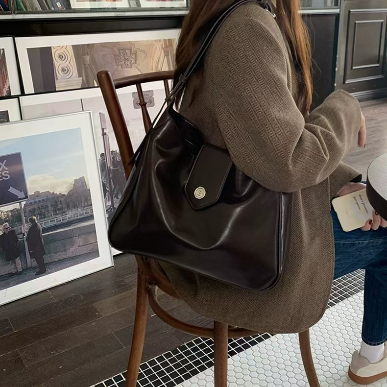 2025 Korean-style autumn-winter women's bag - vintage oil-tanned leather crossbody large bag tote bag - new trendy large capacity crossbody bag