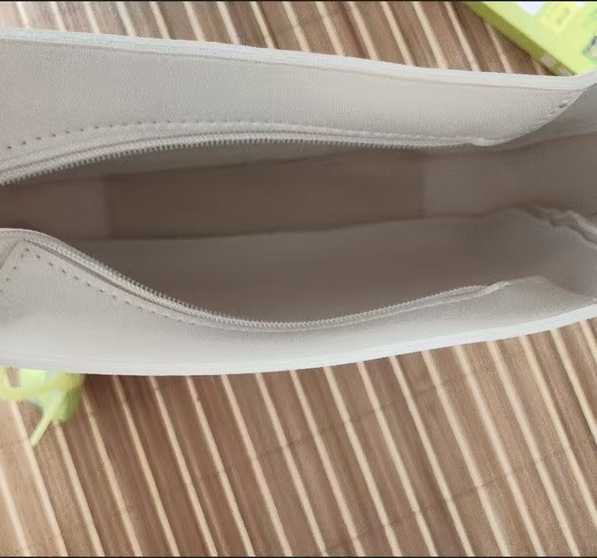 This year, trendy women's bags - 2025 autumn new style fashionable large-capacity crossbody bags, versatile and niche tote and bucket bags.