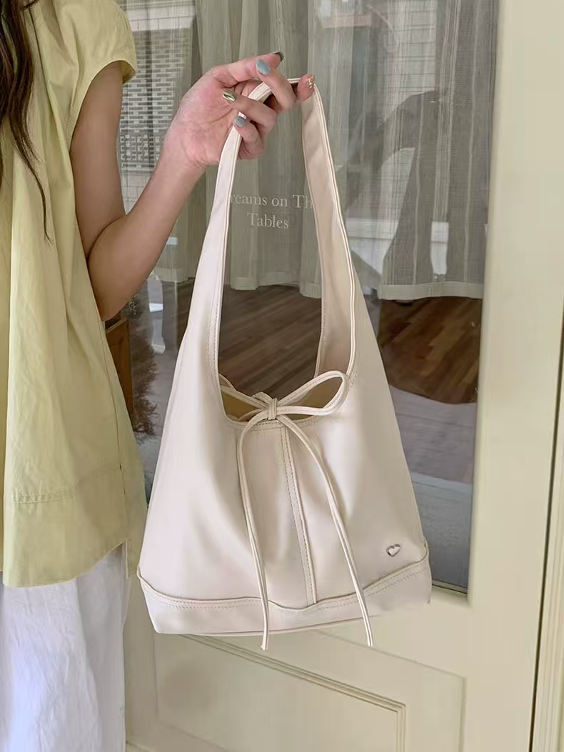 2025 Korean version of a niche commuter handbag - versatile casual bag with a classic bow tie design, large capacity, single shoulder, underarm tote bag