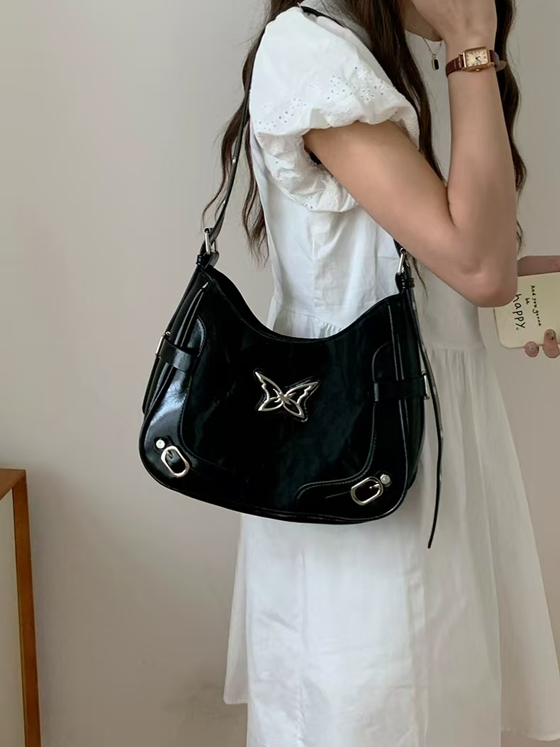 2025 New Style American-style Butterfly Color-Matched Rivet Motorcycle Shoulder Bag with Fashionable Originality and High-Class Feel for Single Shoulder Crossbody Bag