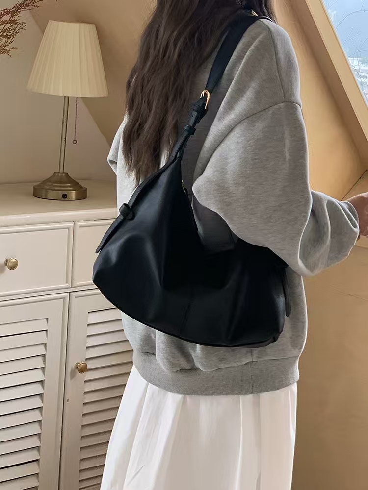 Large-capacity versatile motorcycle bag, personalized casual single-shoulder underarm bag, commuting single-shoulder crossbody bag, tote bag