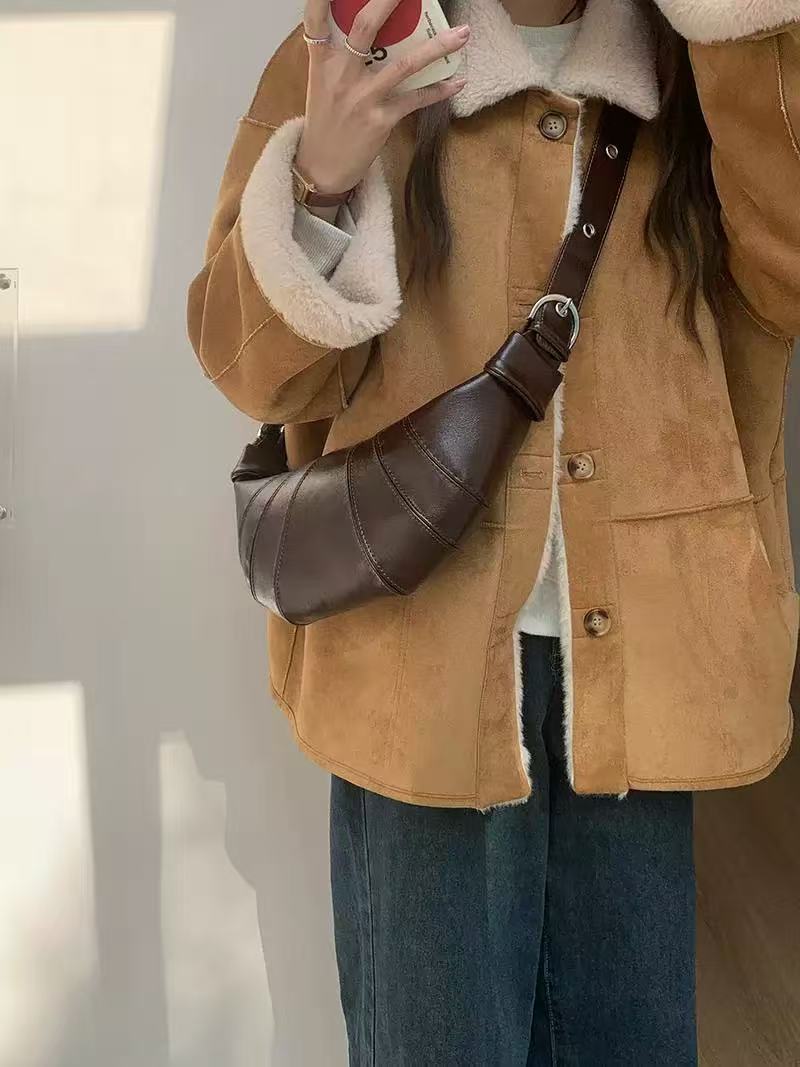Vintage maroon cow horn handbag for women, an underarm bag suitable for autumn and winter 2025. A trendy and versatile Korean bag that pairs well with everything. A dumpling-shaped bag.
