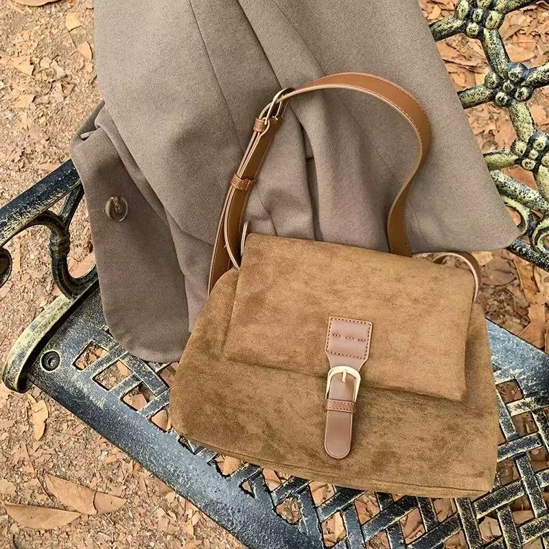 2025 Korean-style women's bag - New autumn-winter vintage style suede shoulder bag with underarm strap, casual small square bag, crossbody bag