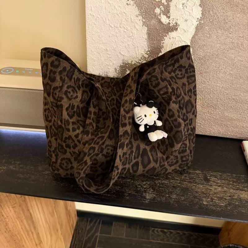 2025 Leopard-print canvas crossbody bag for women - large capacity, new style, suitable for daily commuting, versatile tote bag, shoulder bag at the underarm position