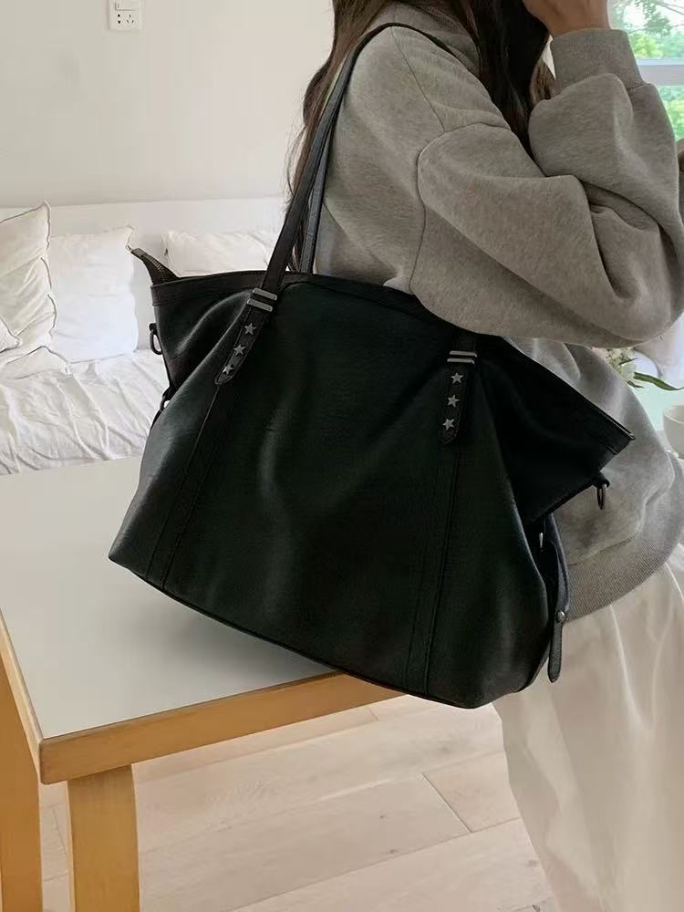 Large capacity bag - versatile women's single shoulder bag in black for daily use, soft leather tote bag, casual crossbody bag