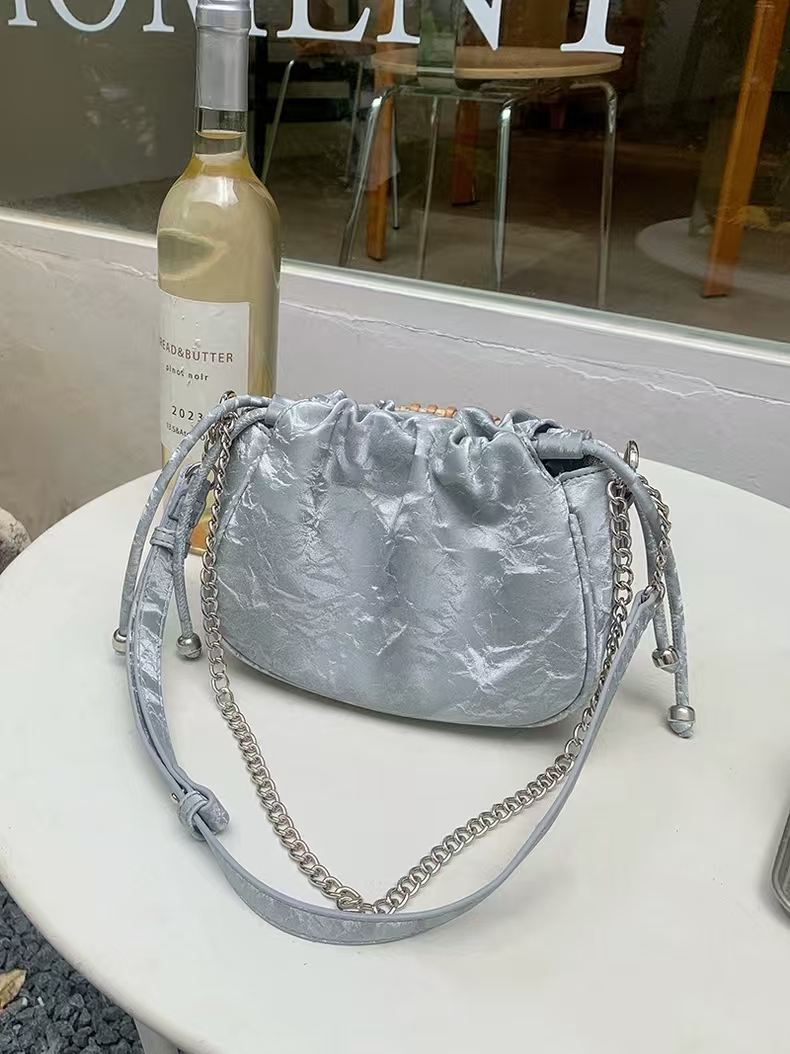 2025 New Traditional Chinese Patterned Ruffled Chain Cloud-shaped Bag - A Unique Commuting Shoulder Bag for Small Women Suitable for Summer Use