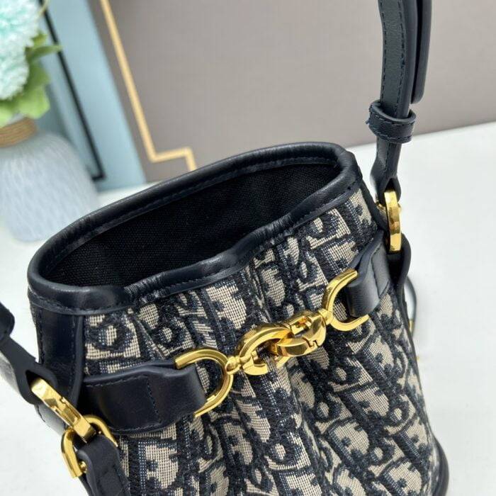 Dior bucket bag crossbody bag 9565 size: 17*7*18cm