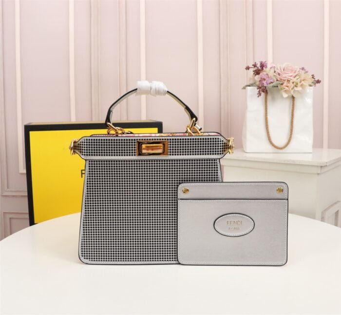 FENDI Iseeu Clip bag size:33* 24.5cm/ 24 *20cm