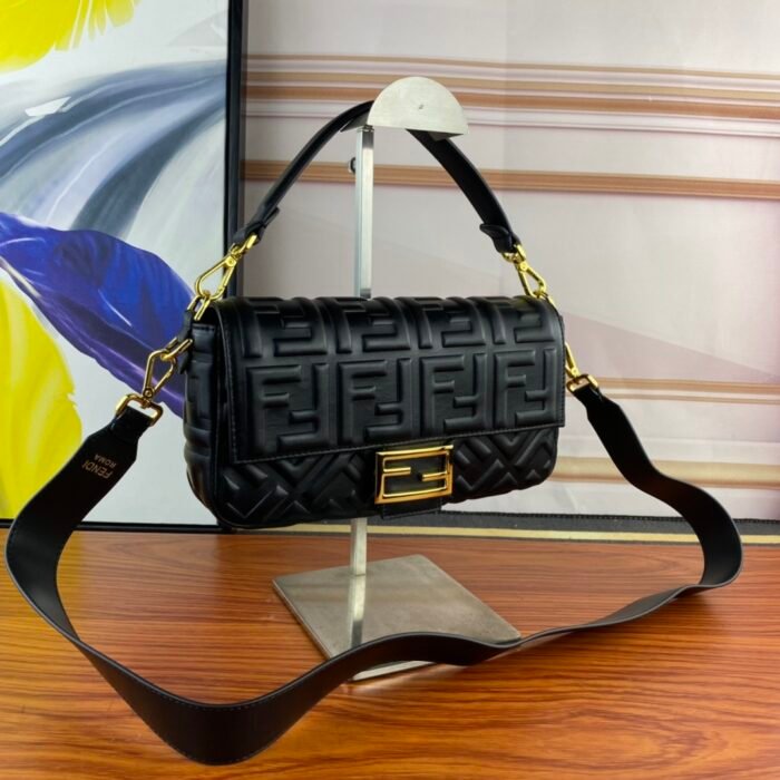 FENDI BAGUETTE Embossed design Black Handbag F0191 Size: 26x5x15cm