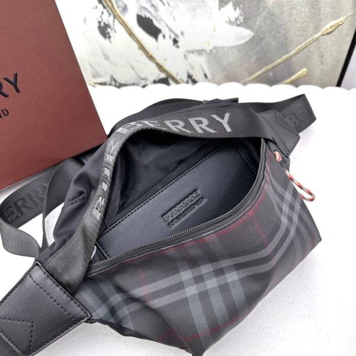 Burberry canvas Chest pack bag size: 16*30cm