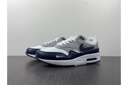 L0VT SNEAKERS