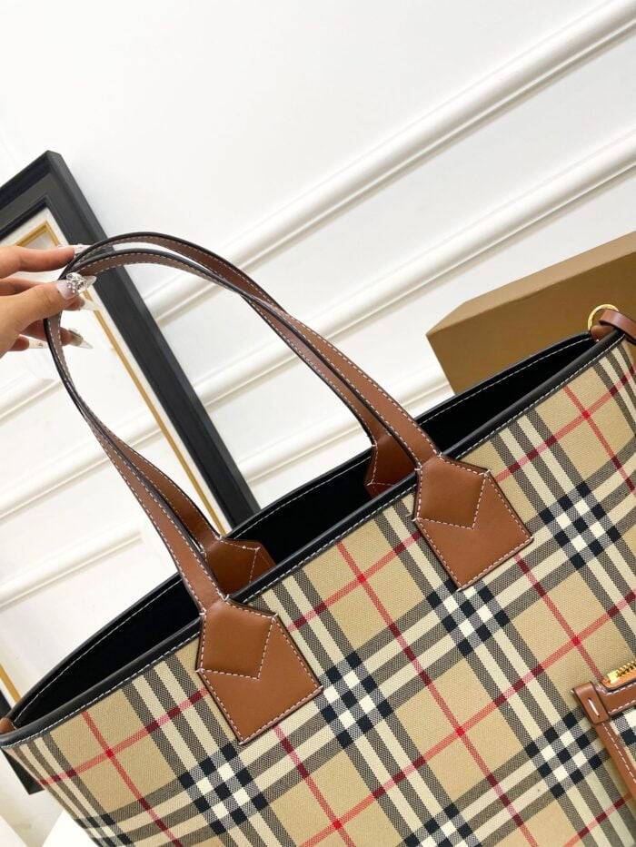Burberry tote shopping bag with small wallet size: 35*16*29cm