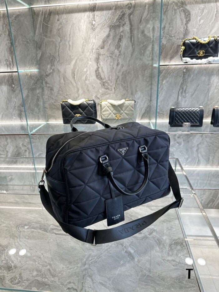 Prada’s RE- NYLON new travel bag size: 45*30.5*15cm