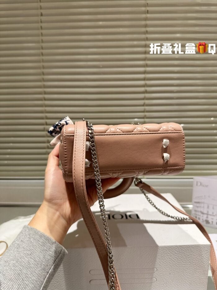 Dior Princess Diana with Letter strap size: 18cm