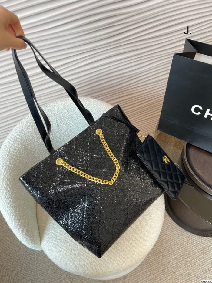Chanel new tote bag size: 29*31cm