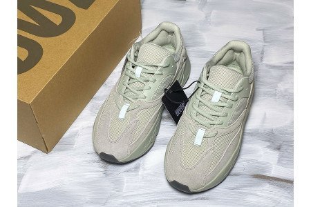 ADIDAS YEEZY BOOST 700?SALT?