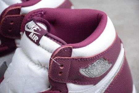 Air Jordan 1 Retro High OG Bordeaux