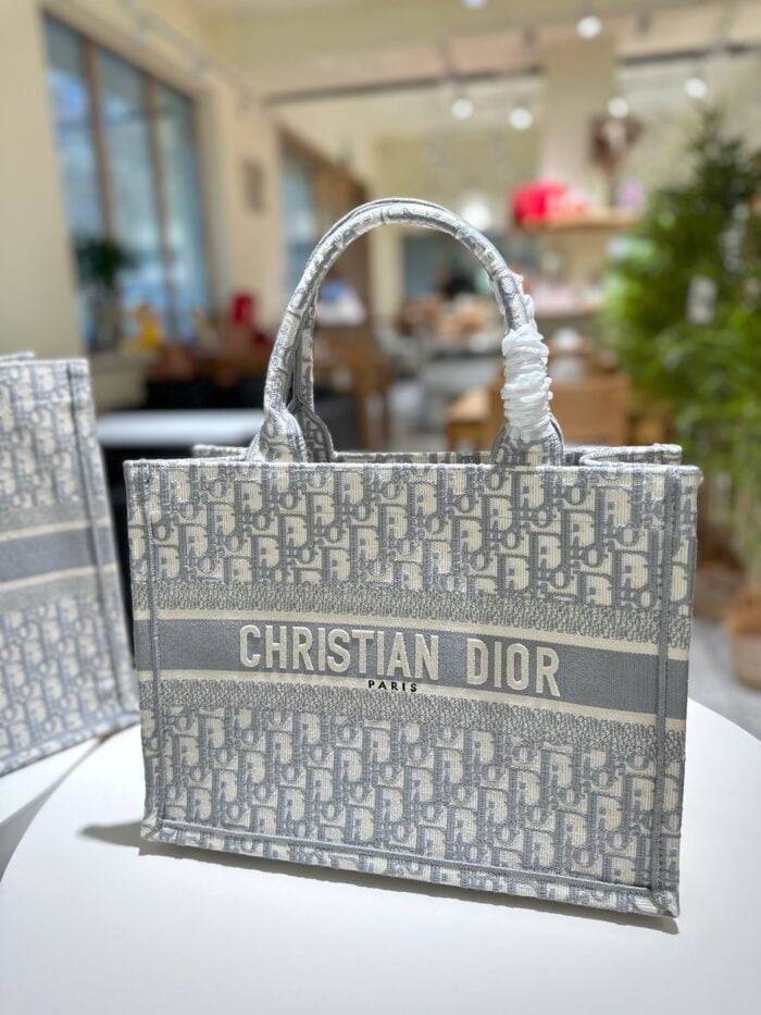 Dior embroidery Book 23 tote shopping bags size: 20cm/26cm/35cm/41cm