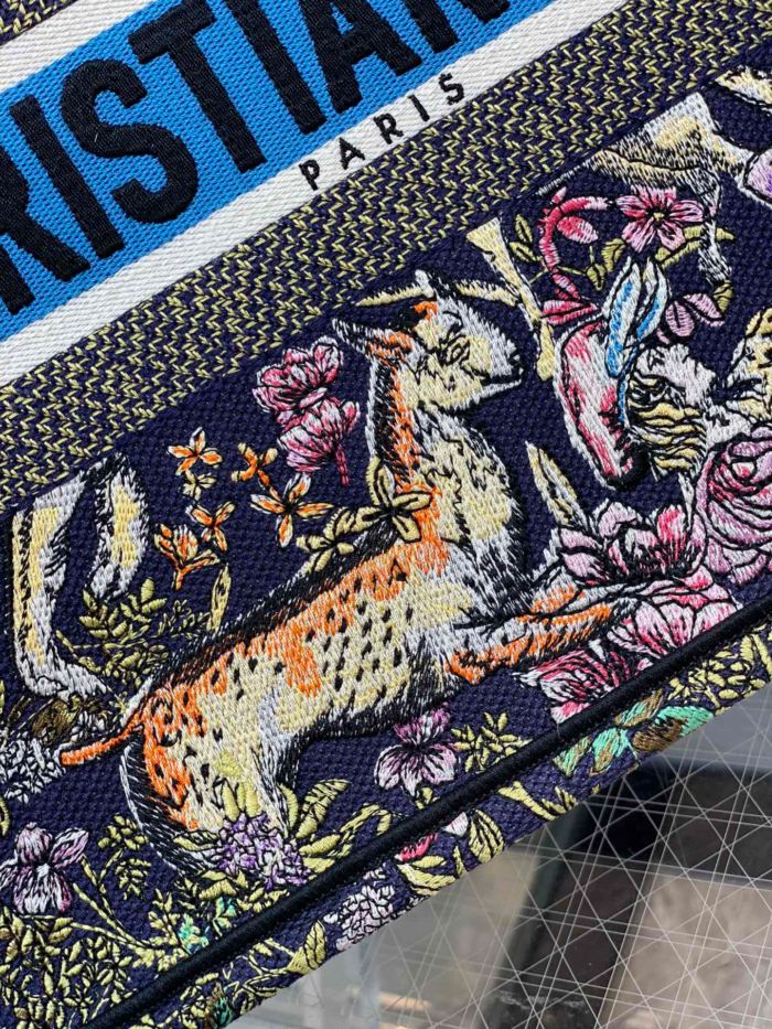 Dior Tote embroidery Animal pattern size: 36*18*28cm