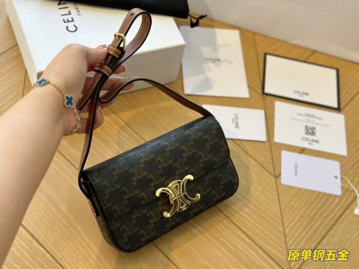 CELINE TRIOMPHE Presbyopia pattern Crossbody bag Black size: 19*15cm