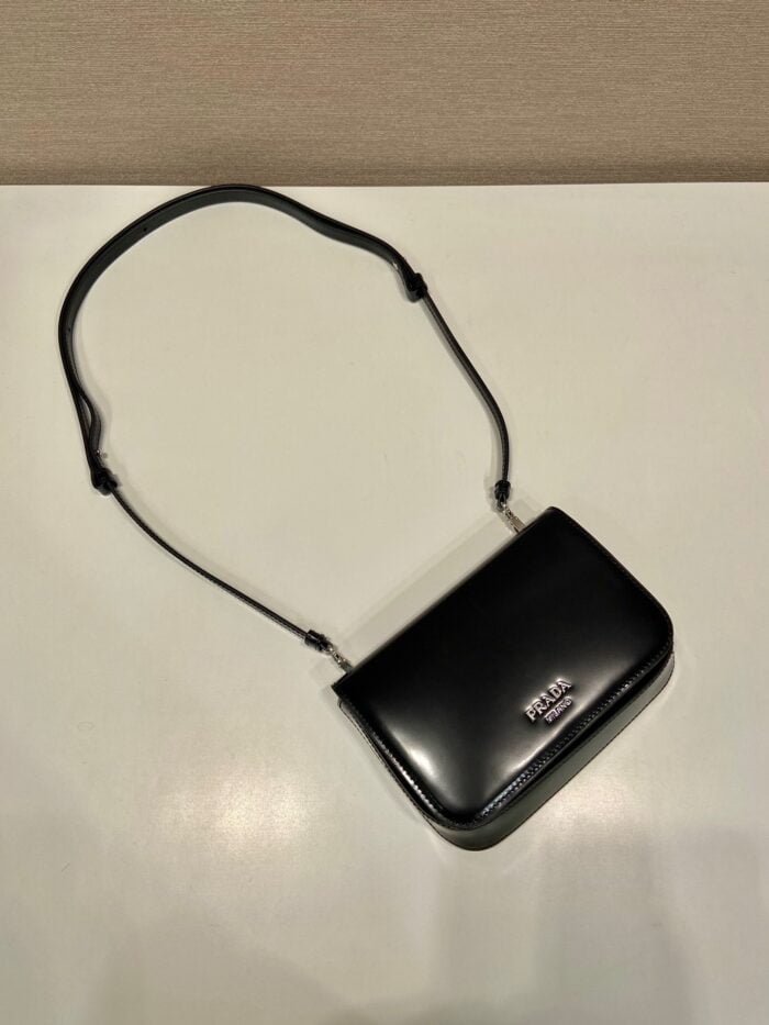 Prada Glossy leather shoulder bag 2vd061 size: 18*12.5*2.5cm