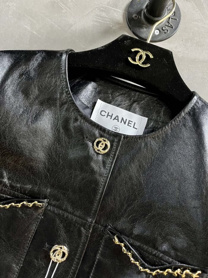 Chanel Classic Chain design shoulder type coat size: S- XL