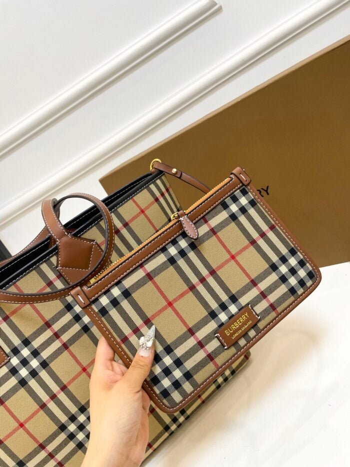 Burberry tote shopping bag with small wallet size: 35*16*29cm