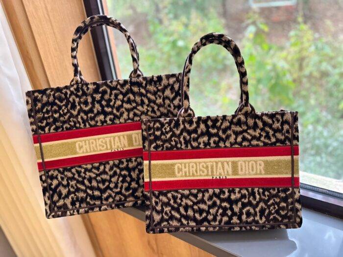 Dior Three-dimensional flocking embroidery tote bag size: 35cm/ 41cm