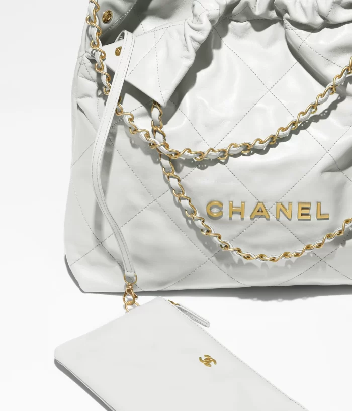 CHANEL / CHANEL 22 HANDBAG Shiny Calfskin & Gold-Tone Metal Light Blue