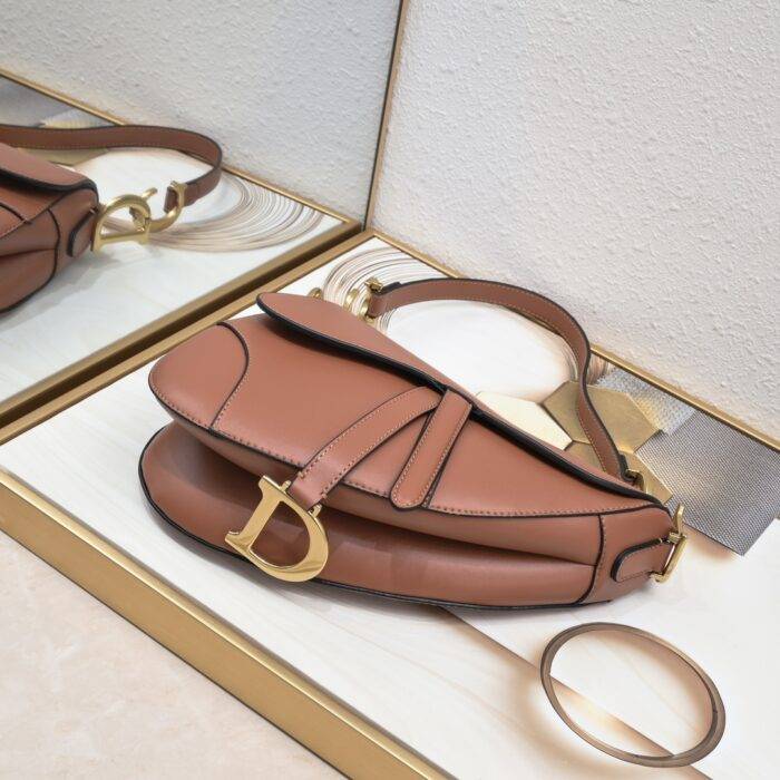 Dior saddle leather with Spaghetti straps Pinkish pink size: 25.5 *20 * 6.5cm