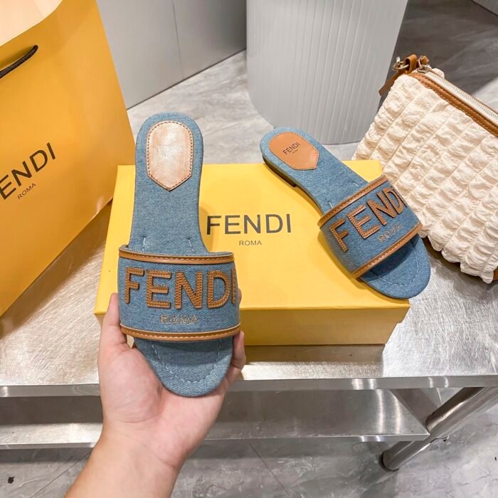 Fendi denim Flat slippers size: 35-42 note shoes size when you fill shipping address