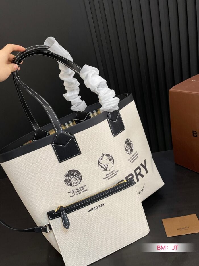 Burberry tote Shopping bag size: 34*26cm