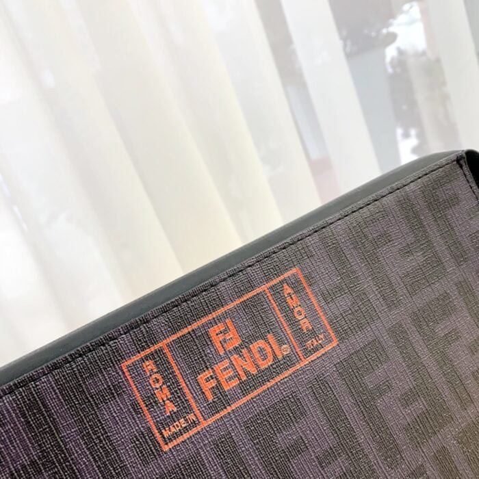FENDI Large capacity Handbag Size: 20 * 30cm