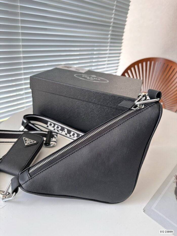 Prada Triangle bag 23899 size: 28*14cm