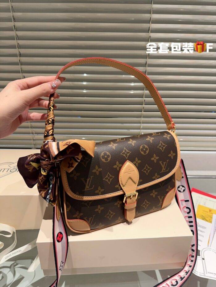Louis Vuitton / LV Diane M45985 size: 25.0*9.0*15.0cm