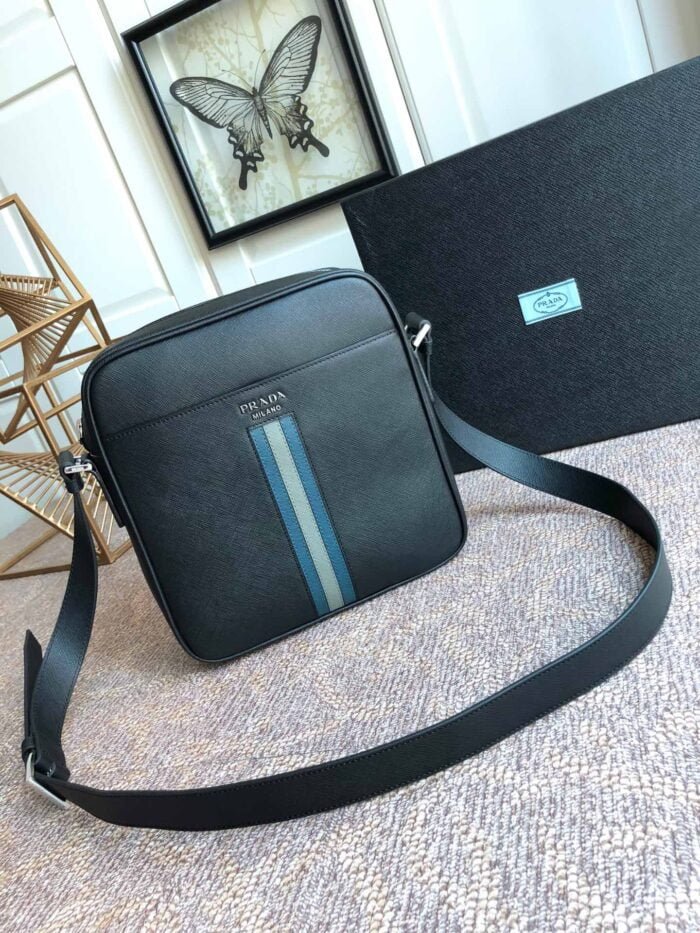 Prada New style crossbody bag size: 24*26.5*6cm