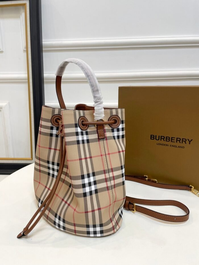 Burberry Bucket bag size: 26*8cm