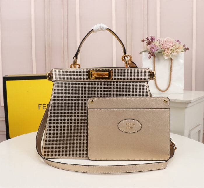FENDI Iseeu Clip bag size:33* 24.5cm/ 24 *20cm