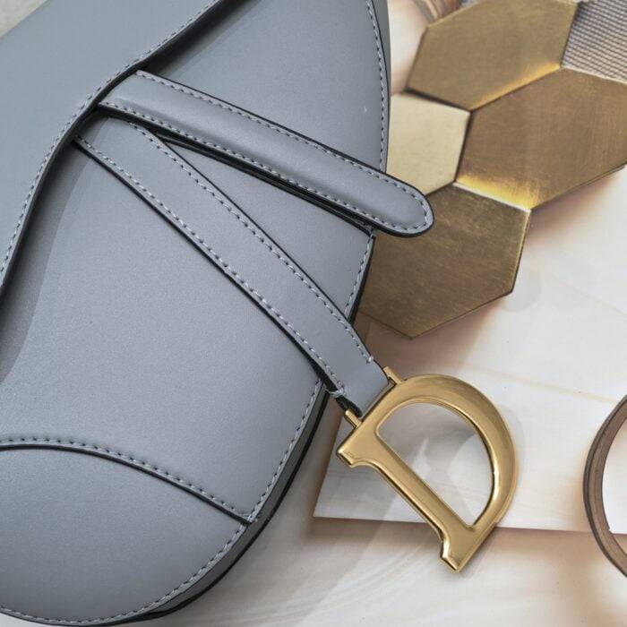 Dior saddle leather with Spaghetti straps size: 25.5 *20 * 6.5cm