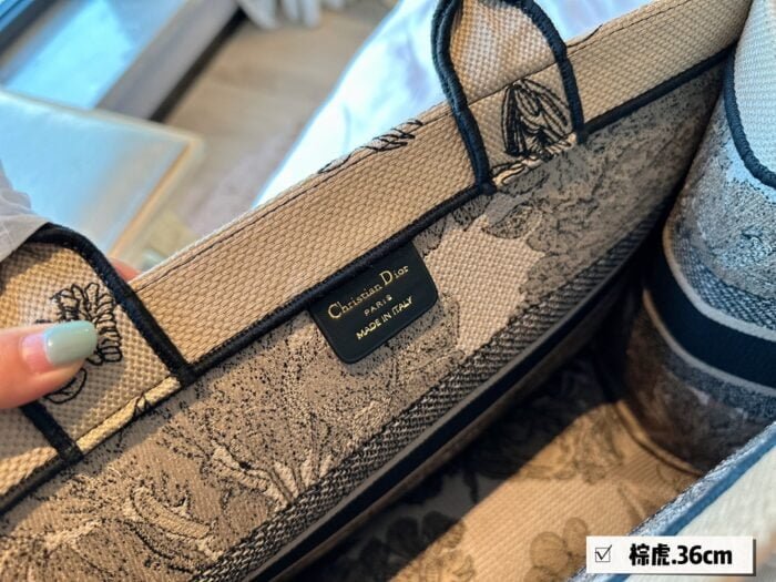 Dior Three-dimensional embroidery Book 23 tote shopping bags size: 36*28 cm
