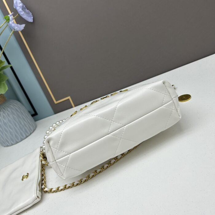 CHANEL Pearl garbage bag white size: 23*28*22*7cm