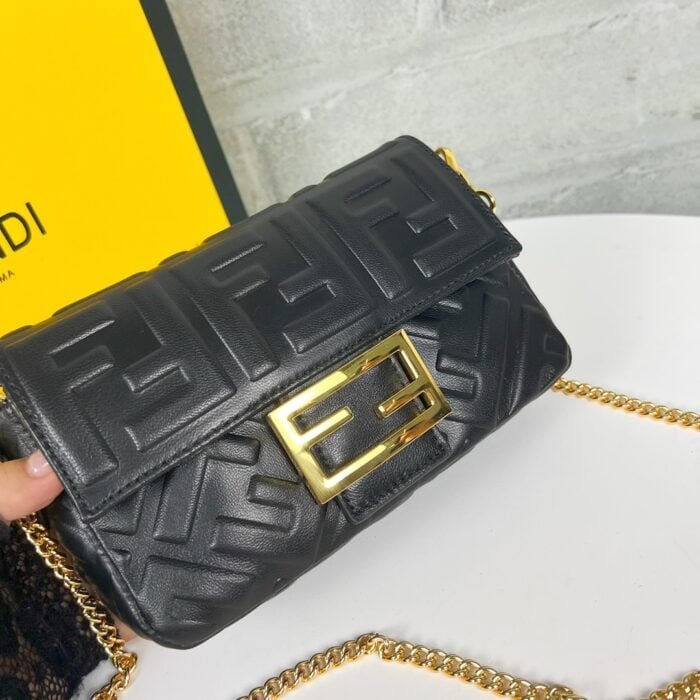 FENDI BAGUETTE Mini Chain Strap Black Handbag Size: 4*18*11cm
