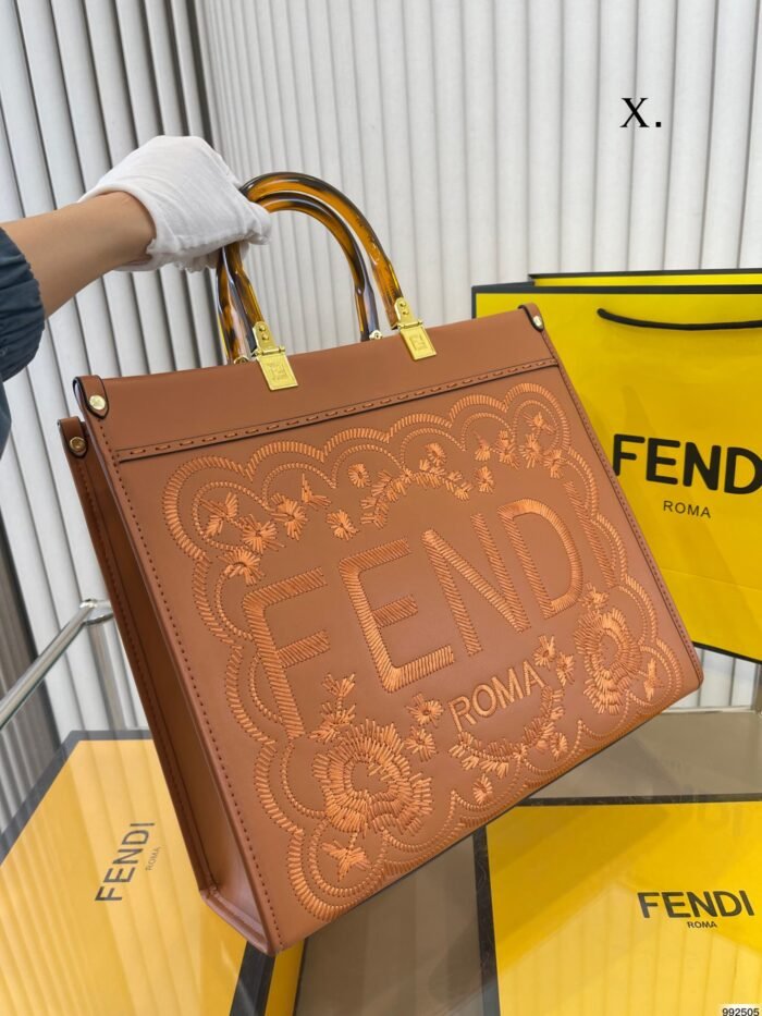 FENDI Tote bag Black Size: 35*31cm