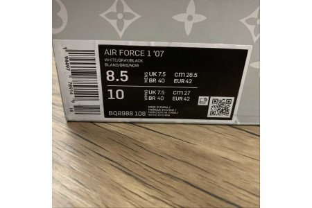 L0VT SNEAKERS