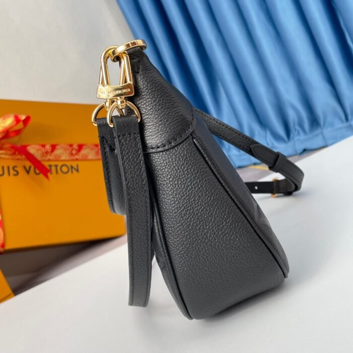 Louis Vuitton / LV m46002 monogram emeinte shoulderbag size: 22×14×9cm