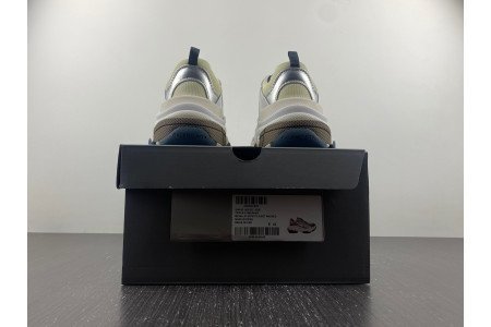 Balenciaga Triple S SNEAKER