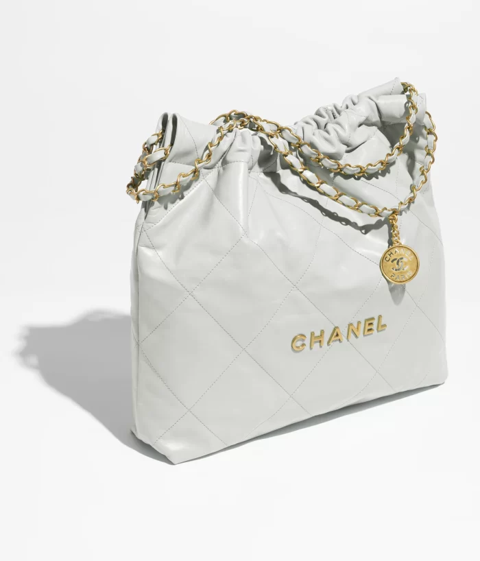CHANEL / CHANEL 22 HANDBAG Shiny Calfskin & Gold-Tone Metal Light Blue