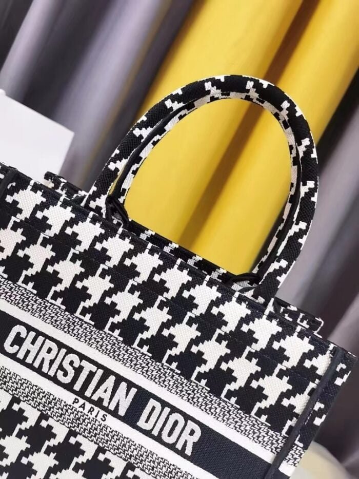 Dior book tote tote package