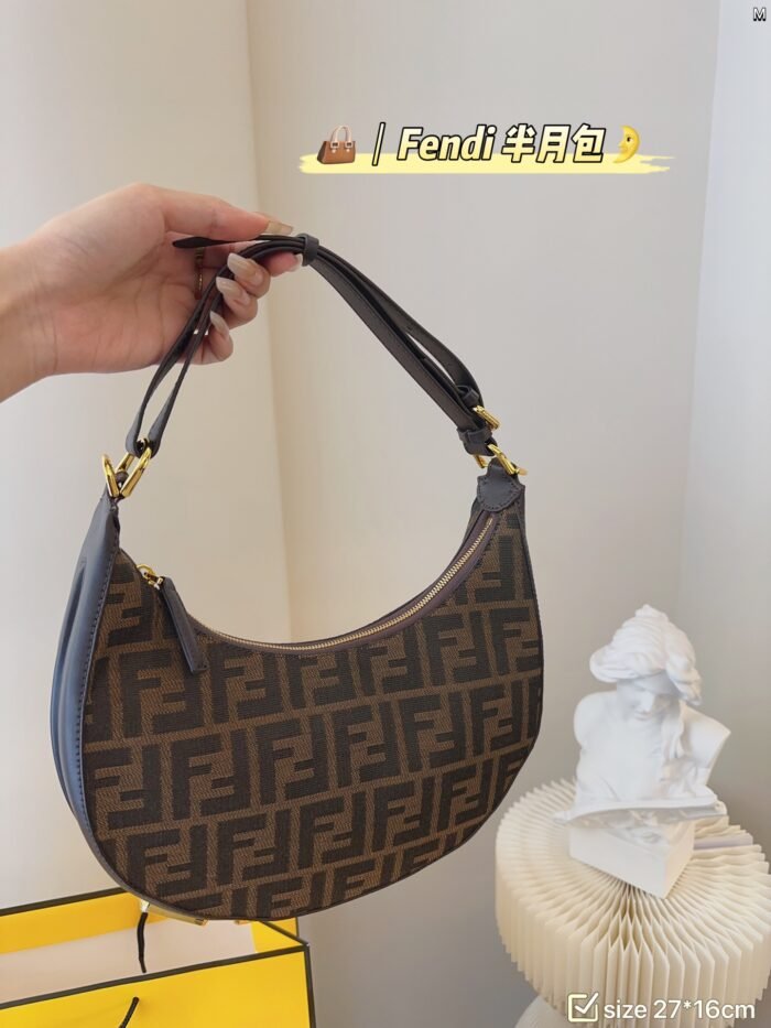 FENDI half moon bag Underarm bag Size: 28*16cm